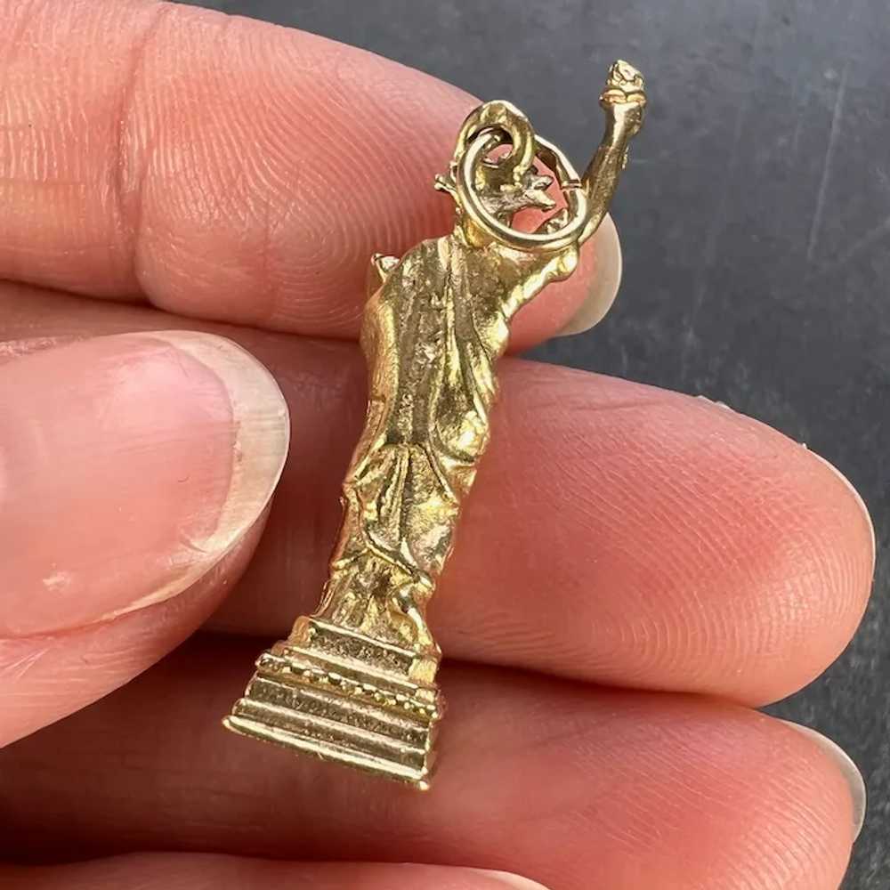 Statue of Liberty New York USA 14K Yellow Gold Ch… - image 8