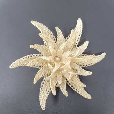 Vintage 3D Flower Base Pin Brooch