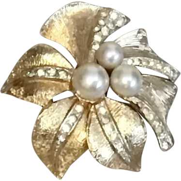 Vendome Gold Tone Clear Rhinestone Faux Pearl Bro… - image 1