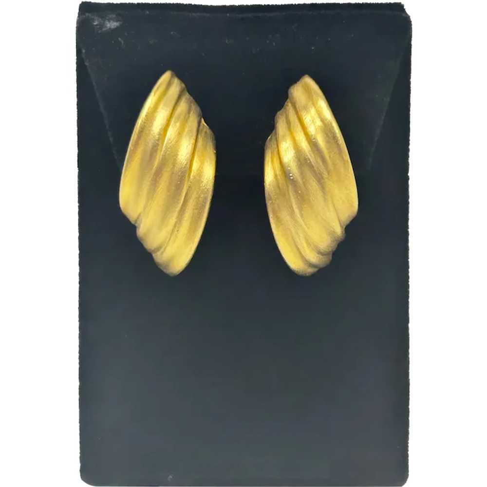 Vintage 80s 90s Matte Gold Tone Clip On Earrings … - image 1