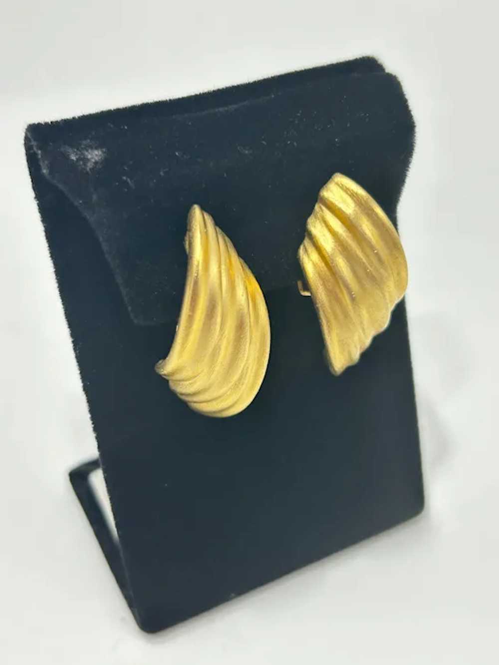 Vintage 80s 90s Matte Gold Tone Clip On Earrings … - image 3