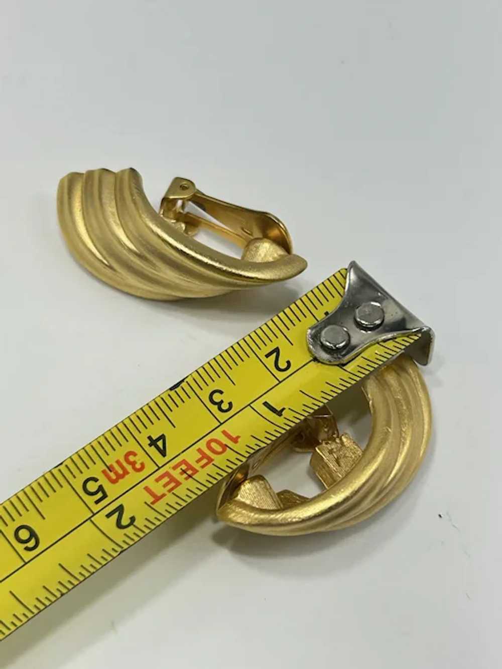 Vintage 80s 90s Matte Gold Tone Clip On Earrings … - image 7