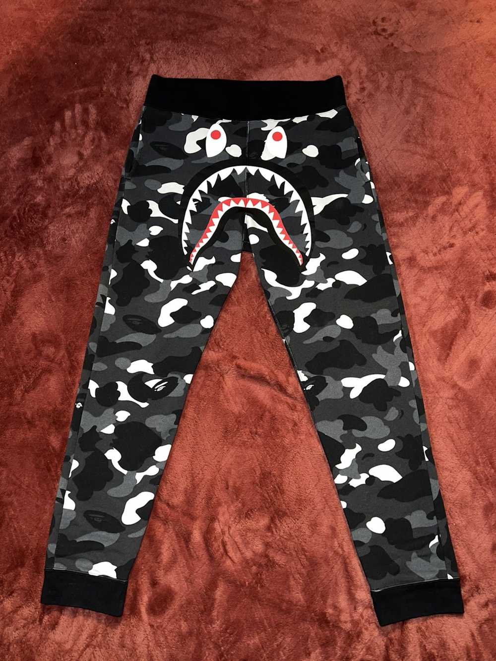 エイプ ネイバーフッド CAMO SHARK SLIM SWEAT PANTS-