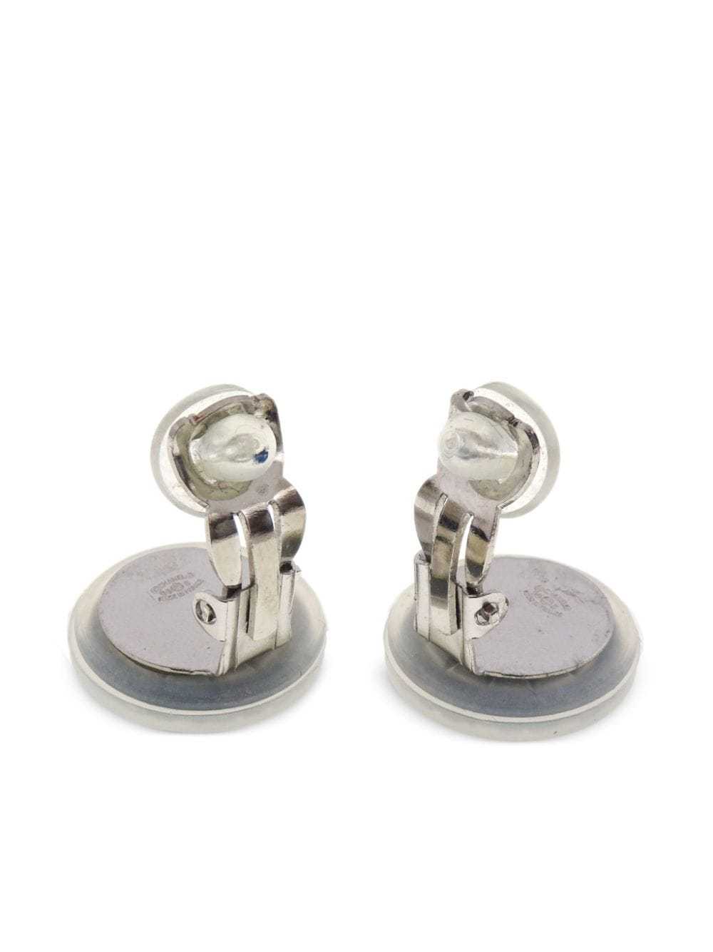 CHANEL Pre-Owned 1999 CC button clip-on earrings … - image 2