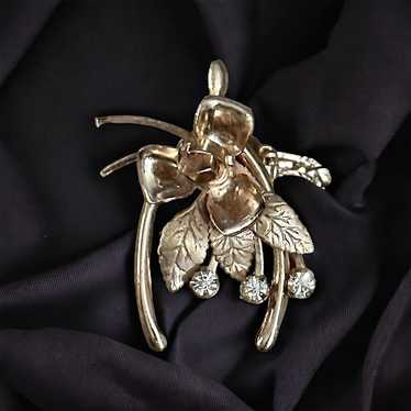 Vintage Vintage golden wishbone with flower brooch - image 1