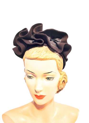 Dark Brown 1940s Vintage Felt Hat With Ruffles Al… - image 1