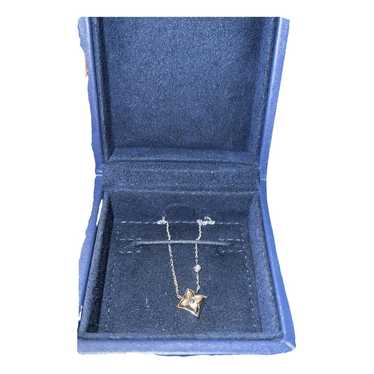 Shop Louis Vuitton Star Blossom Pendant, White Gold And Diamonds (Q93622)  by IMPORTfabulous
