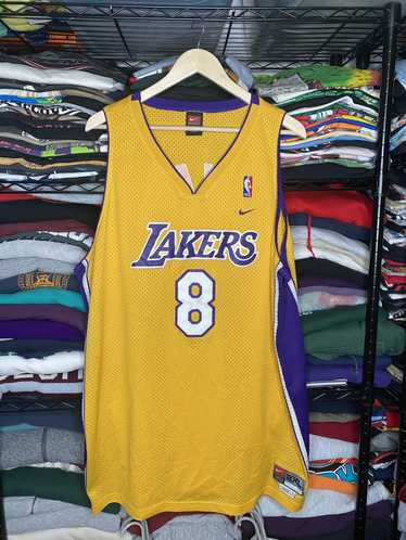 Detroit Griotστο X: A Kobe Bryant L.A. Lakers jersey from the 1960s worn  by Fab.  / X