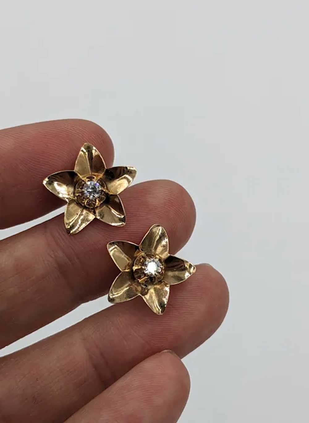 14K Yellow Gold Mid Century Pierced Flower Earrin… - image 2