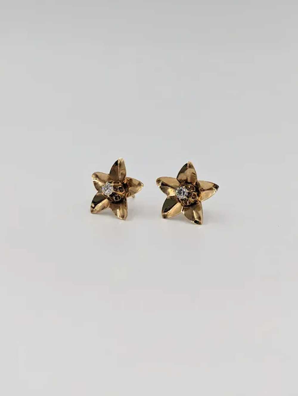 14K Yellow Gold Mid Century Pierced Flower Earrin… - image 4