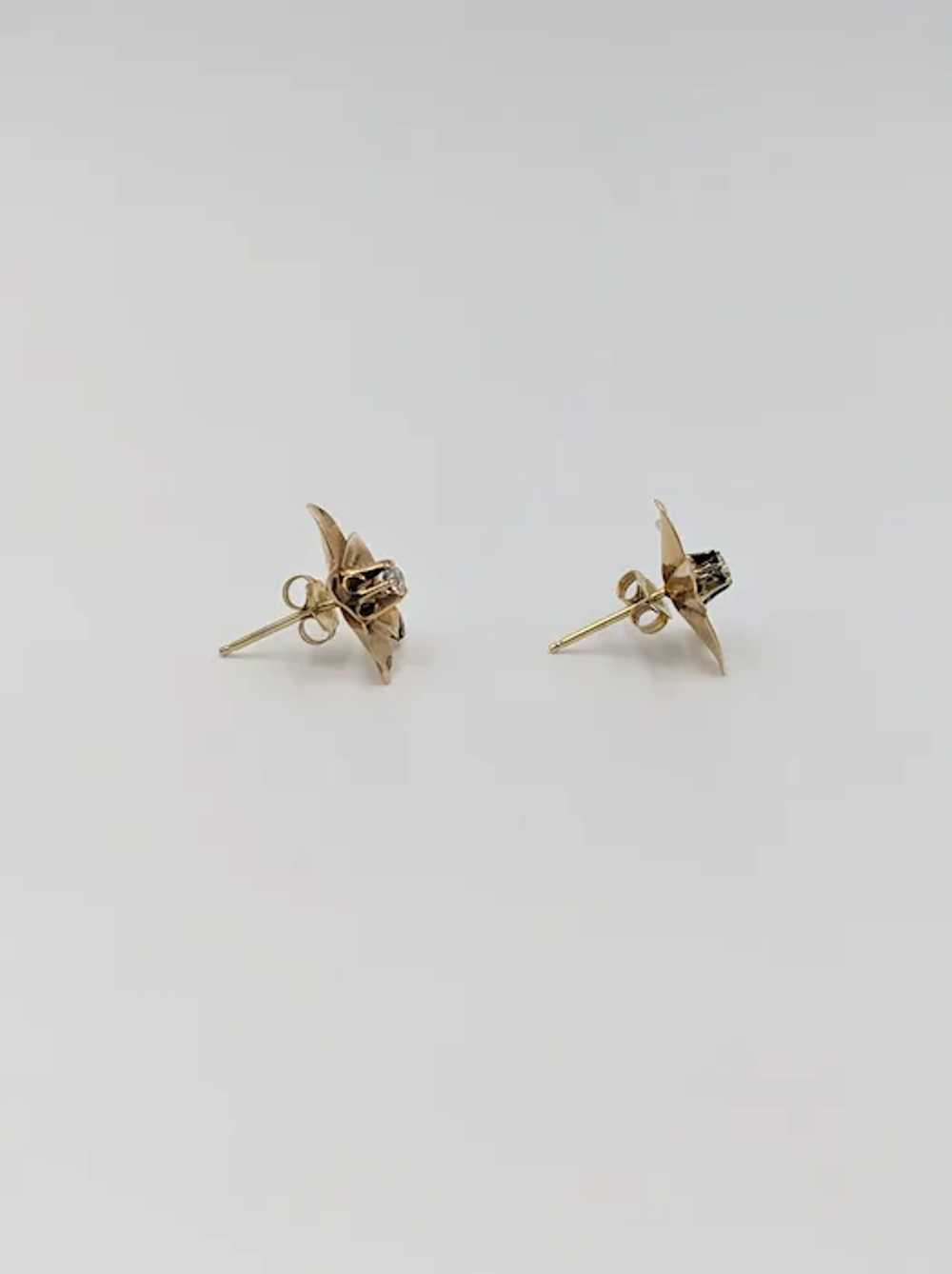 14K Yellow Gold Mid Century Pierced Flower Earrin… - image 5