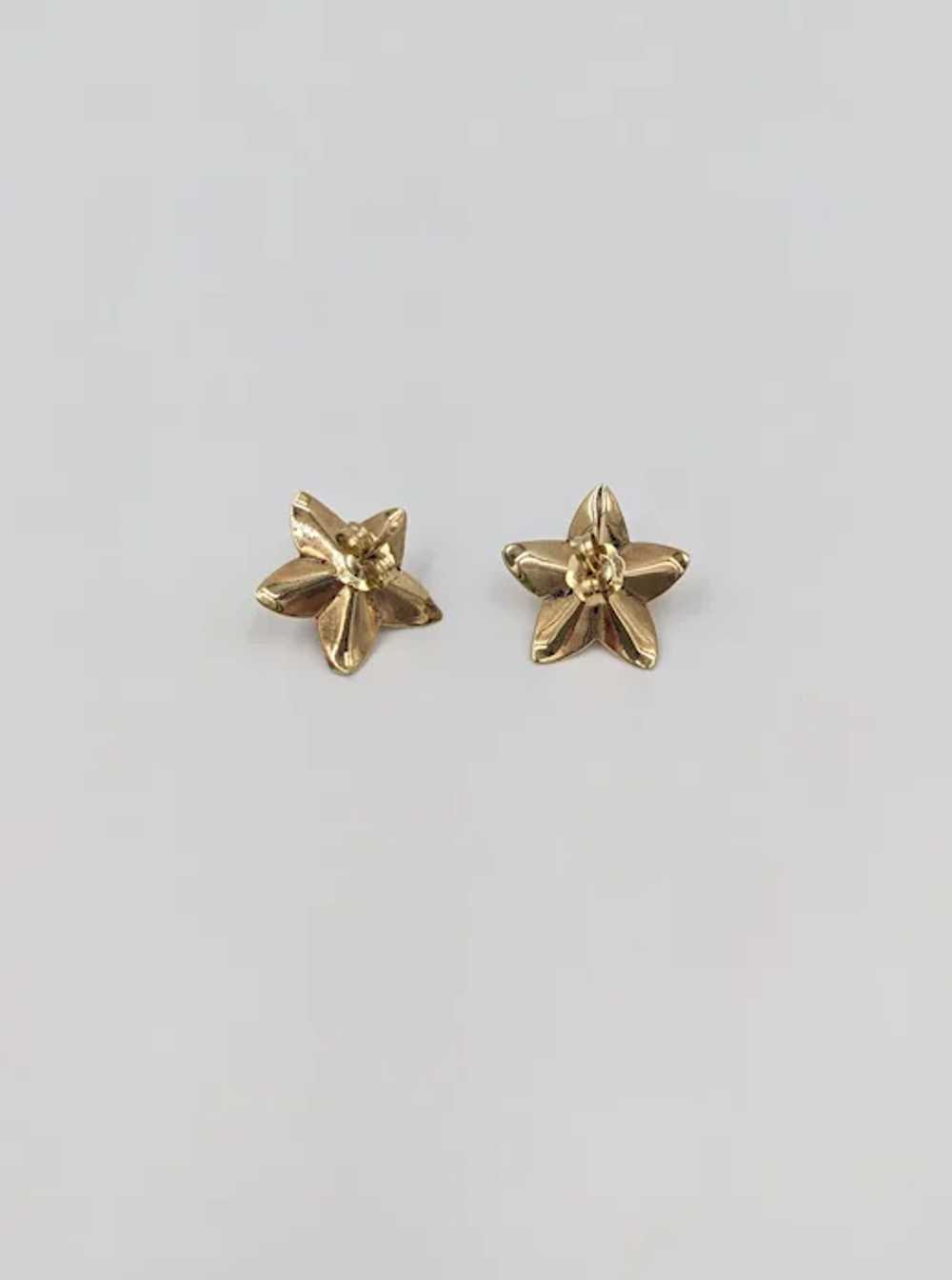 14K Yellow Gold Mid Century Pierced Flower Earrin… - image 7