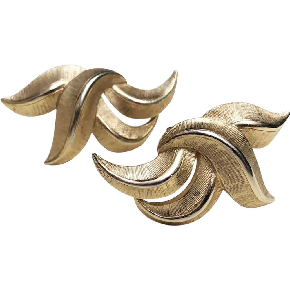 Crown Trifari vintage gold leaf clip on earrings,… - image 1