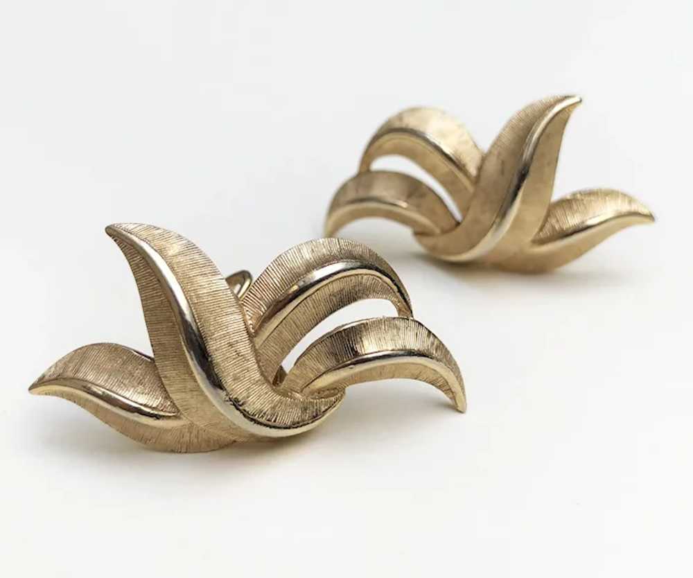 Crown Trifari vintage gold leaf clip on earrings,… - image 4