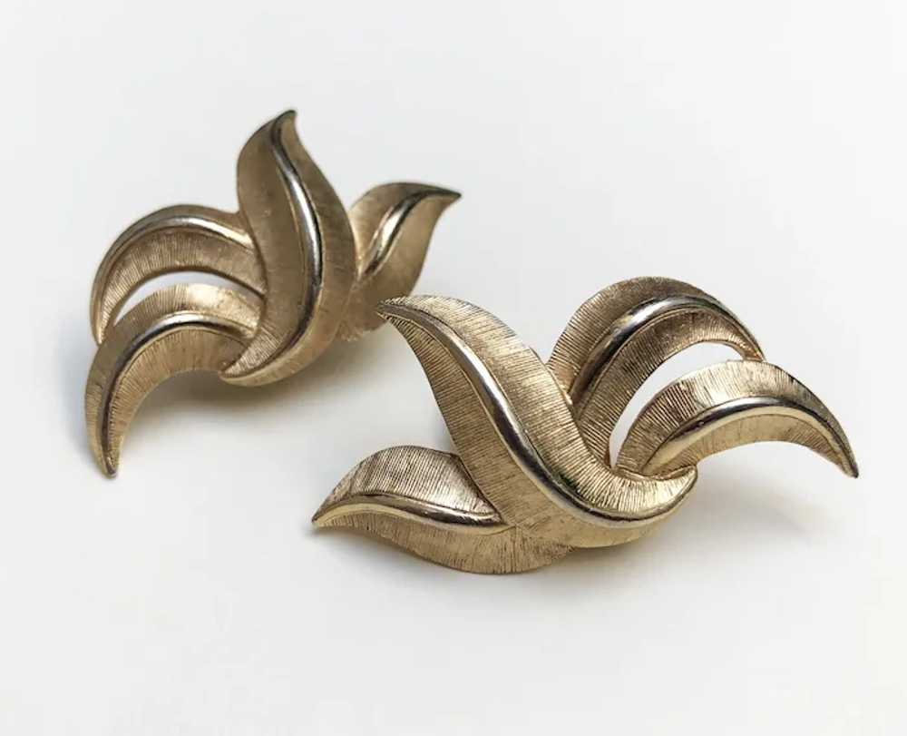 Crown Trifari vintage gold leaf clip on earrings,… - image 7