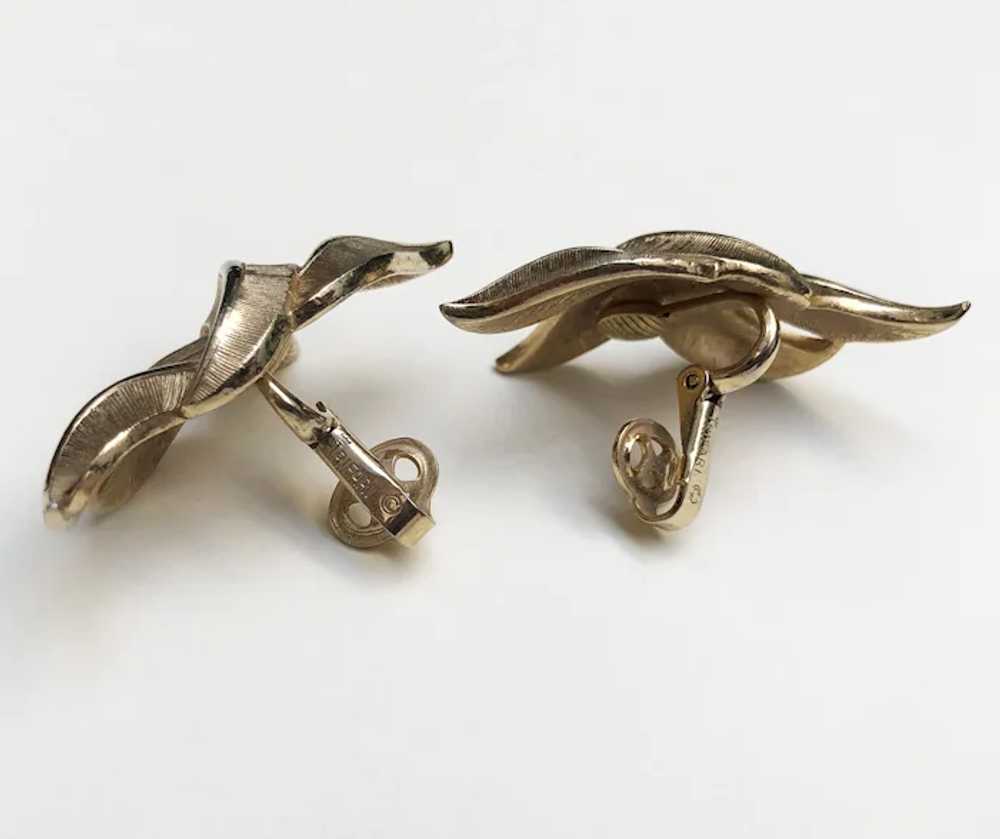 Crown Trifari vintage gold leaf clip on earrings,… - image 8