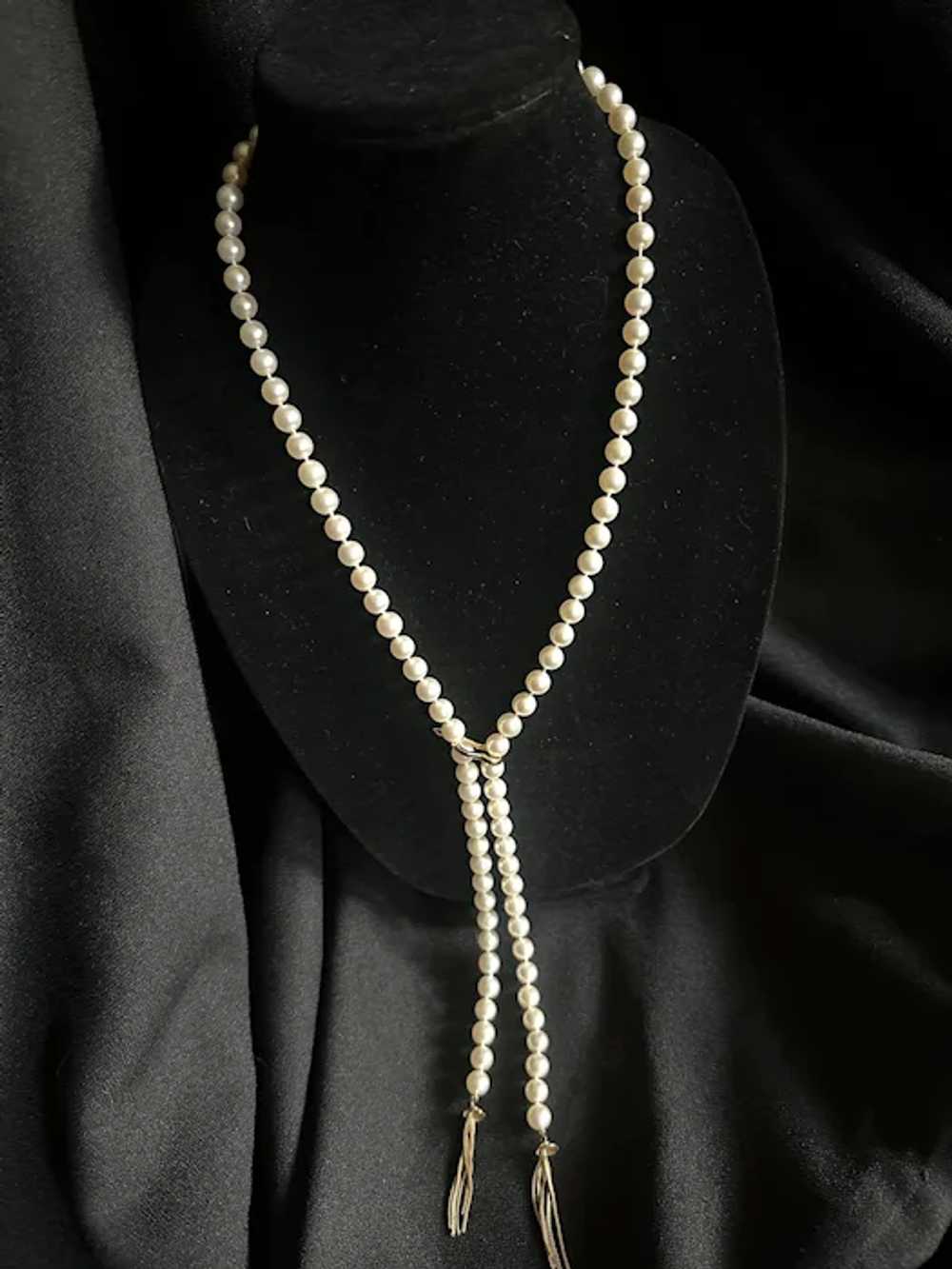 Vintage Pearl Lariat Necklace w/Gold Tassels 7-8mm - image 4