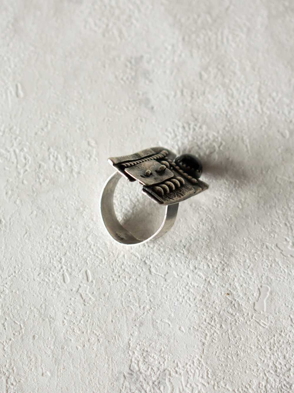 Vintage Modernist Brutalist Artisan Ring Ring wit… - image 4