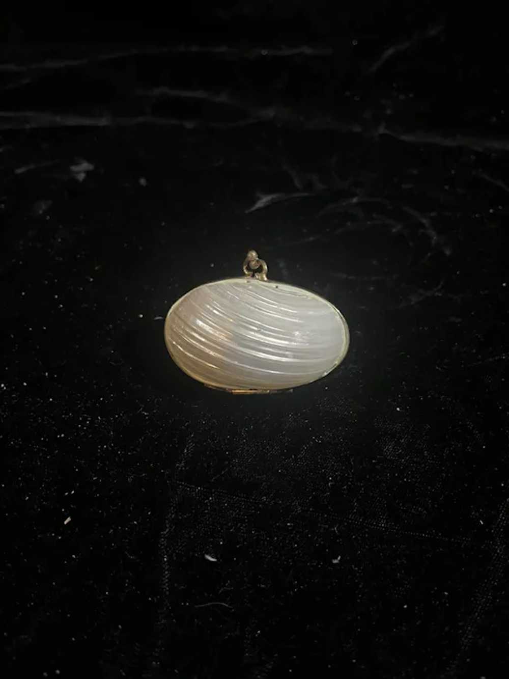 Vintage Small Shell Coin Purse - image 2