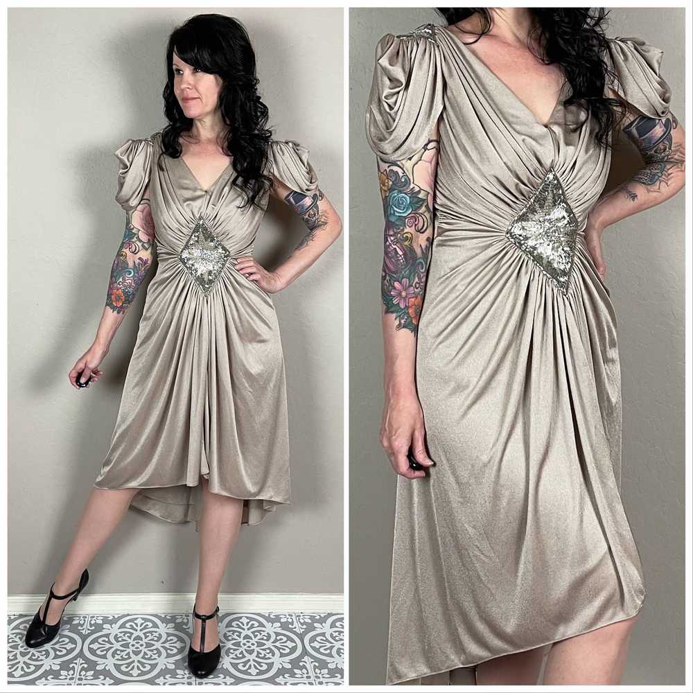 Tadashi Shoji × Vintage Vintage 1980s Shiny Beige… - image 1