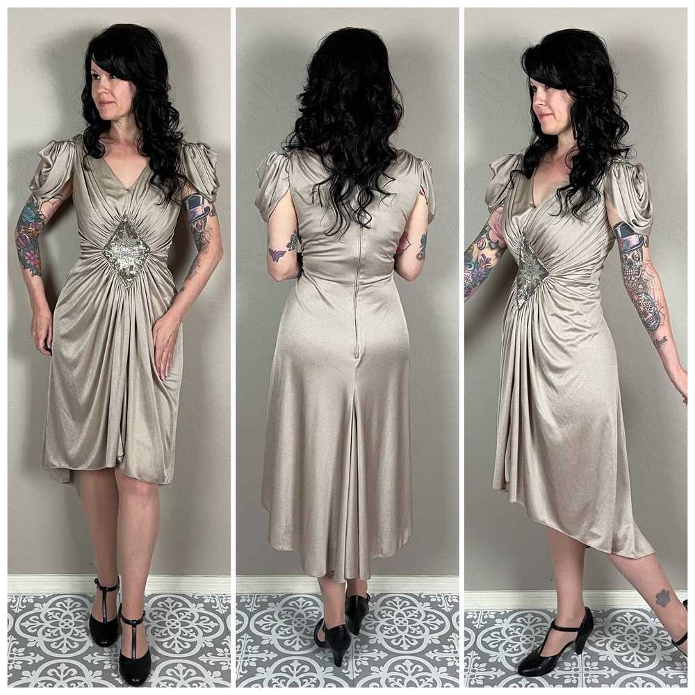 Tadashi Shoji × Vintage Vintage 1980s Shiny Beige… - image 2