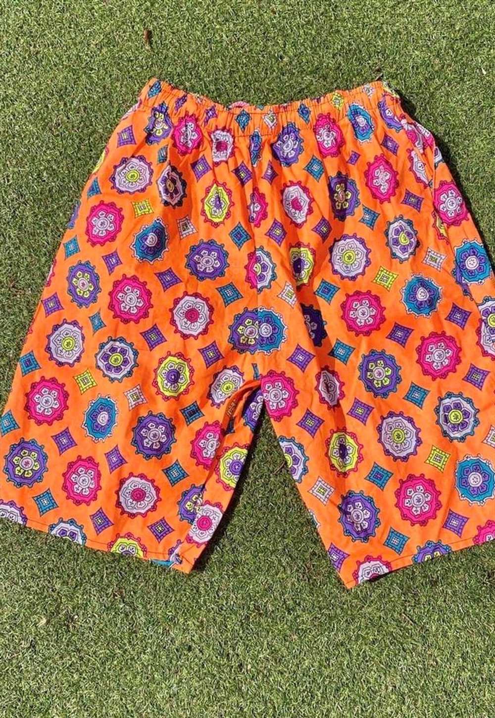 Vintage unbranded orange wavey print shorts small - image 2