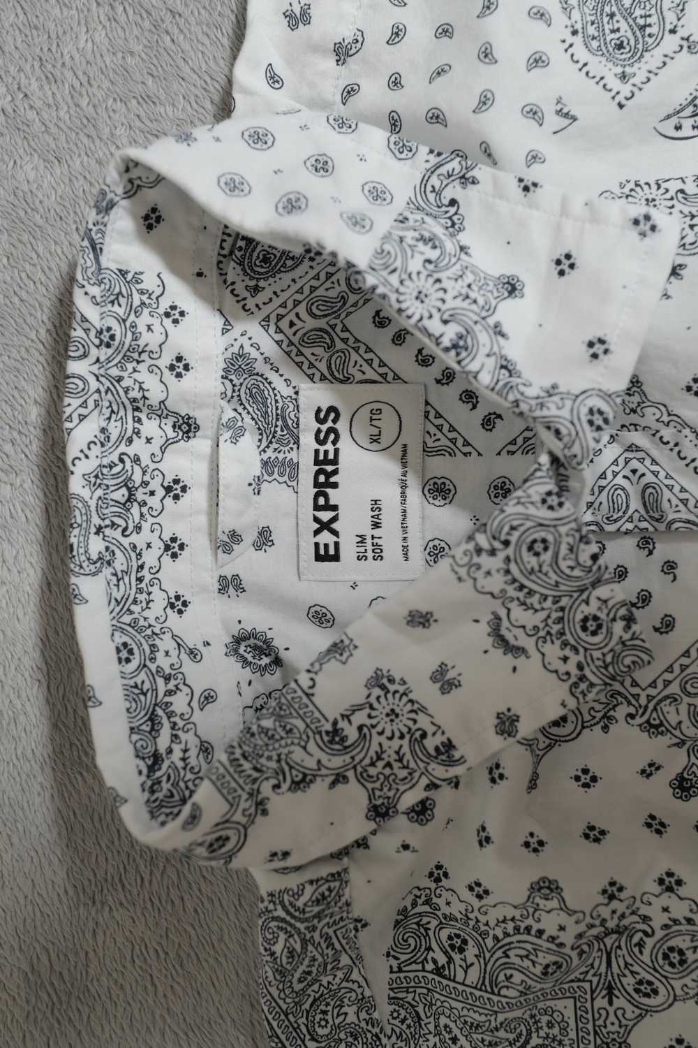 Express Express Black & White Bandana Button Up (… - image 8