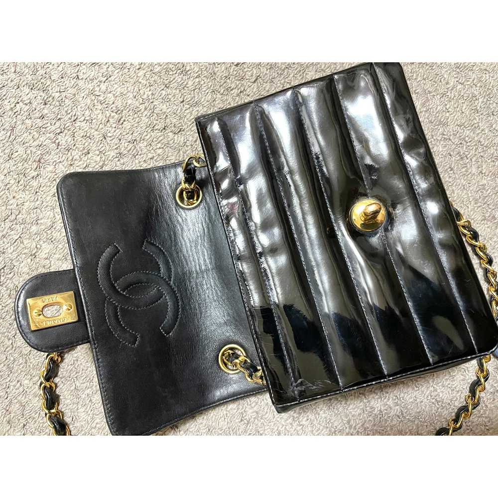 Chanel Vintage CHANEL patent enamel black 2.55 mi… - image 7