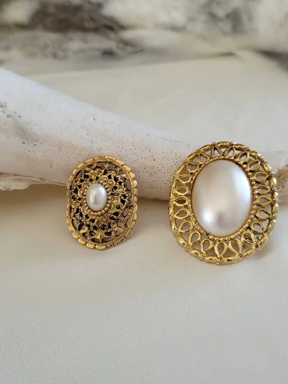 Two Vintage Faux Mobe Pearl Brooches Silky White … - image 2