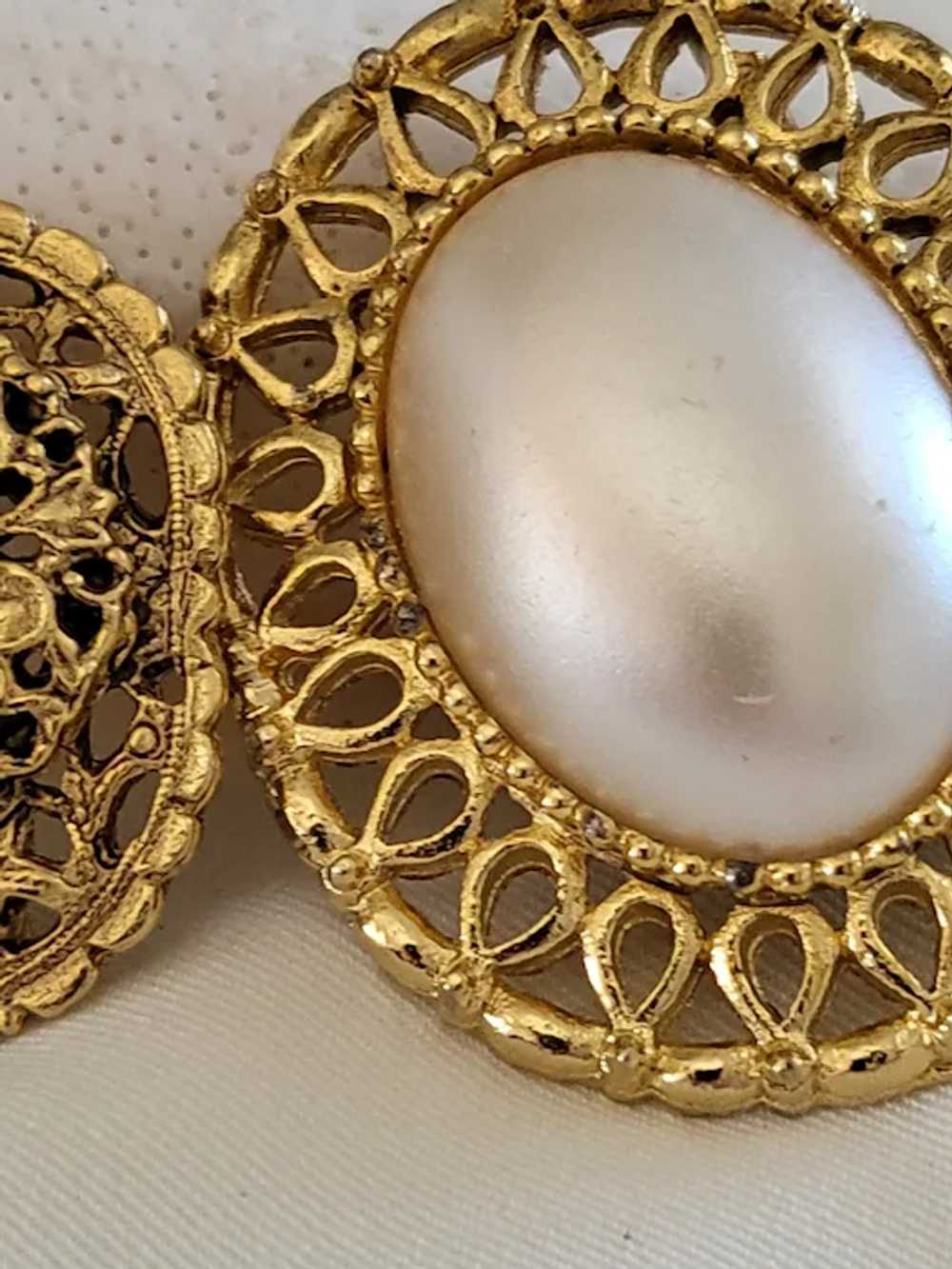 Two Vintage Faux Mobe Pearl Brooches Silky White … - image 3