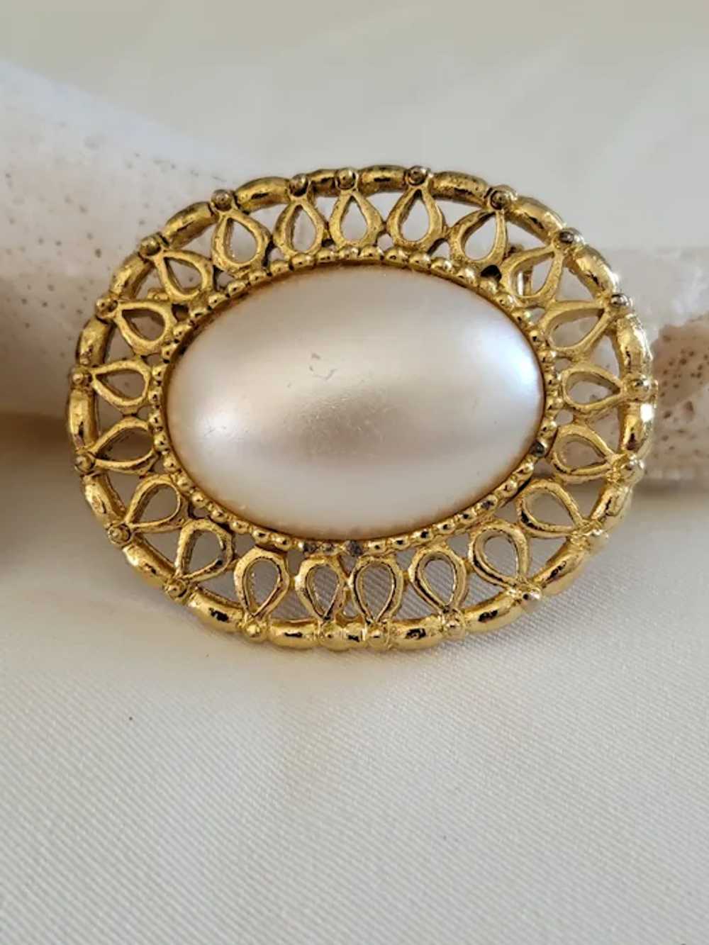 Two Vintage Faux Mobe Pearl Brooches Silky White … - image 7