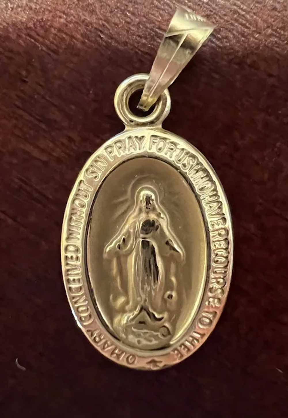 14k Yellow Gold Vintage Miraculous Medal Our Lady… - image 7