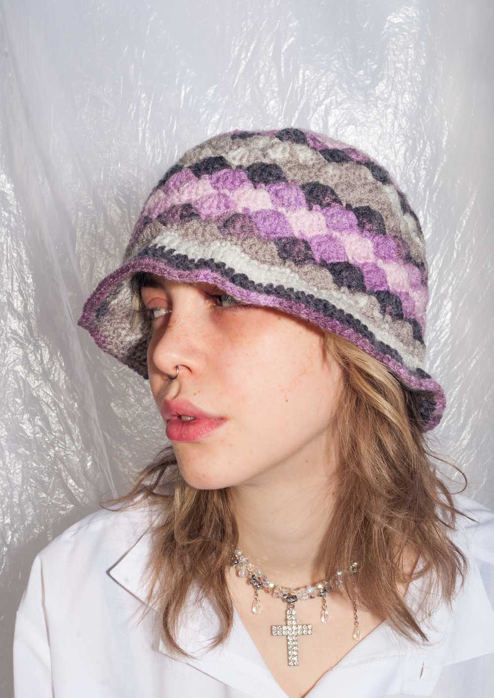 Vintage Bucket Hat 90s Handmade Crochet Accessory - image 3