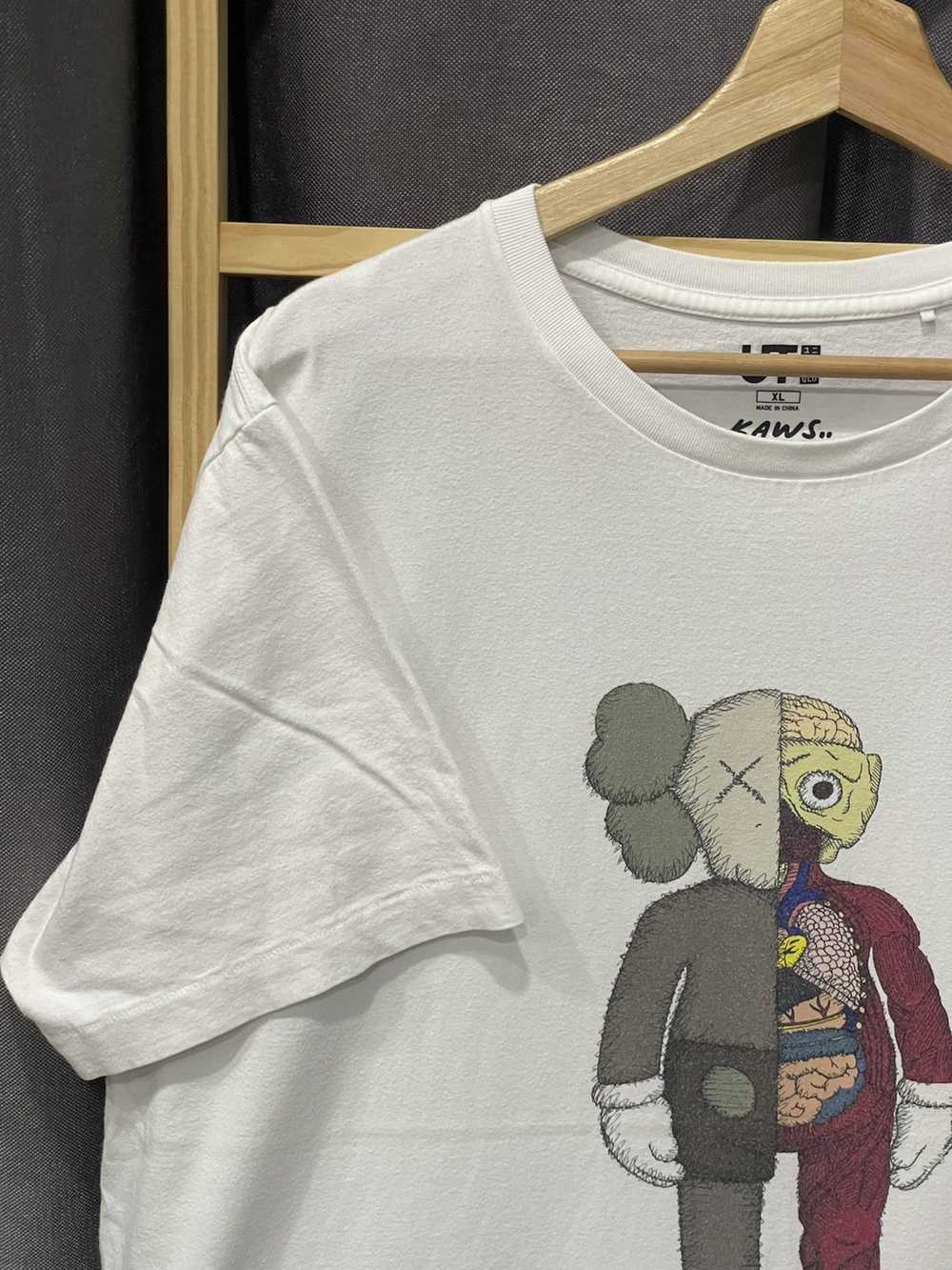 Kaws × Uniqlo RARE! Uniqlo x Kaws Tee - image 3