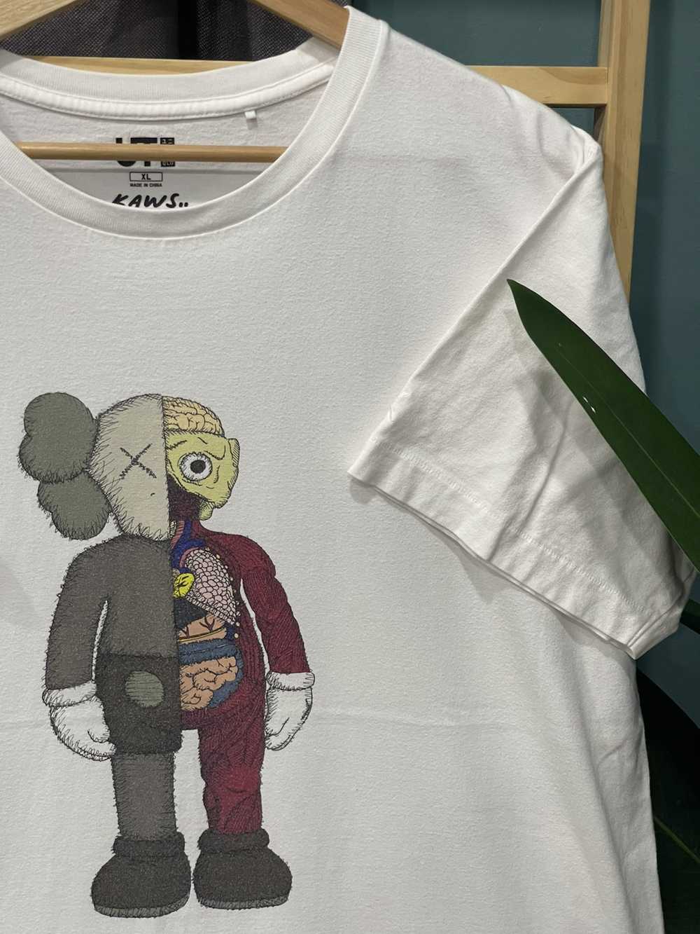 Kaws × Uniqlo RARE! Uniqlo x Kaws Tee - image 4