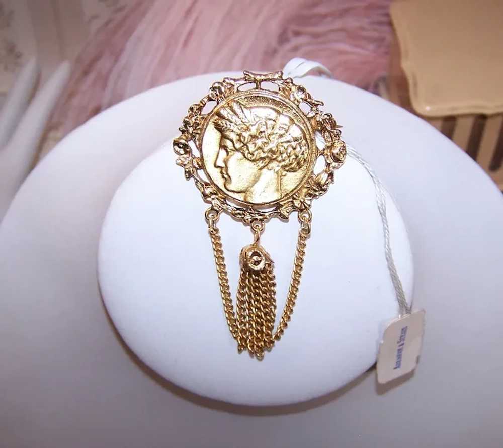 Unsigned Gold Tone Metal Costume Pin Brooch - Gre… - image 2