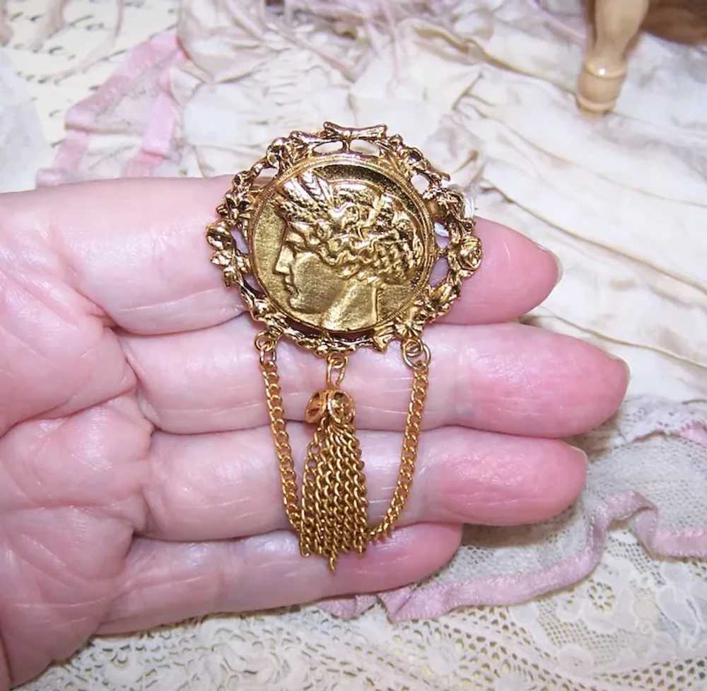 Unsigned Gold Tone Metal Costume Pin Brooch - Gre… - image 3