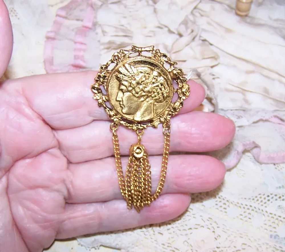 Unsigned Gold Tone Metal Costume Pin Brooch - Gre… - image 4