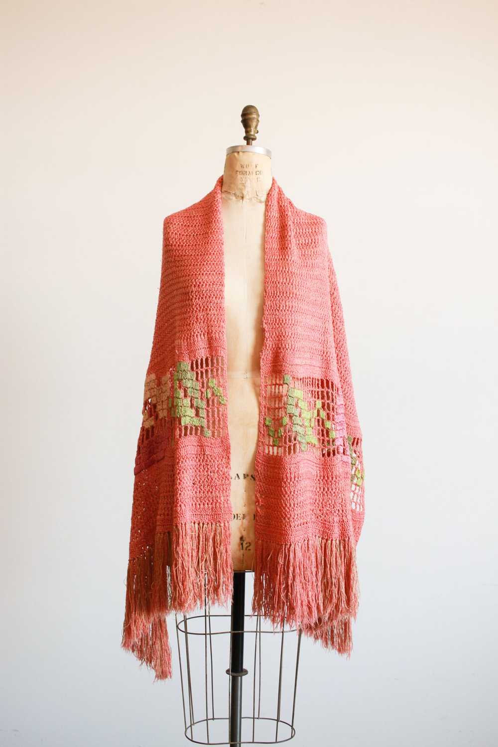 1950s Salmon Knit Fringe Shawl - image 1