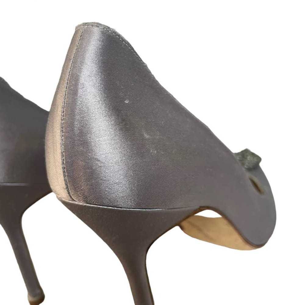 Manolo Blahnik Hangisi cloth heels - image 8