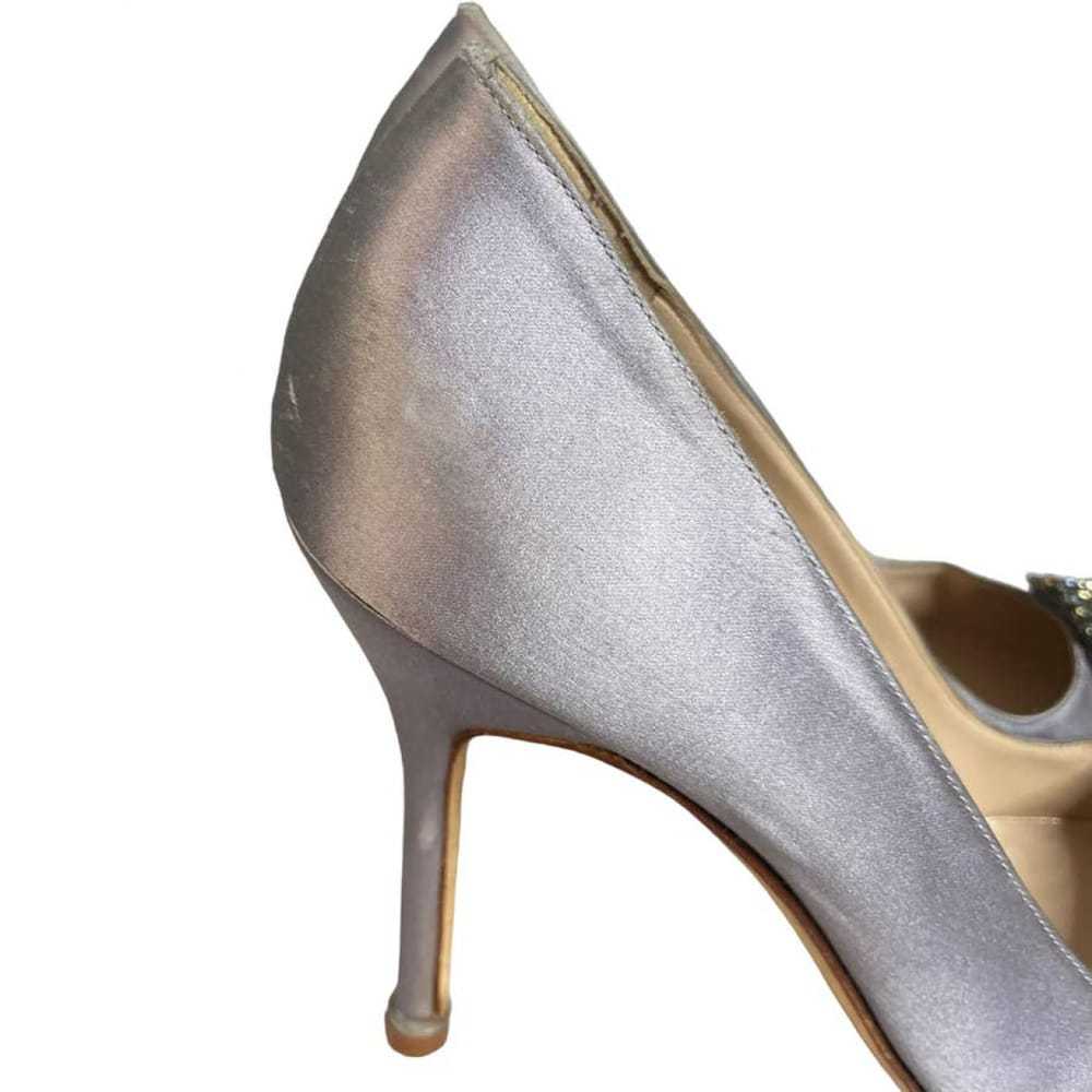 Manolo Blahnik Hangisi cloth heels - image 9