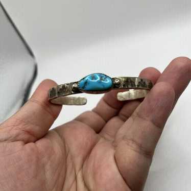 アクセサリー R.CHEE SILVER AND TURQUOISE BRACELET Tantalizing Turquoise and Sterling Silver Mark Chee Bracelet