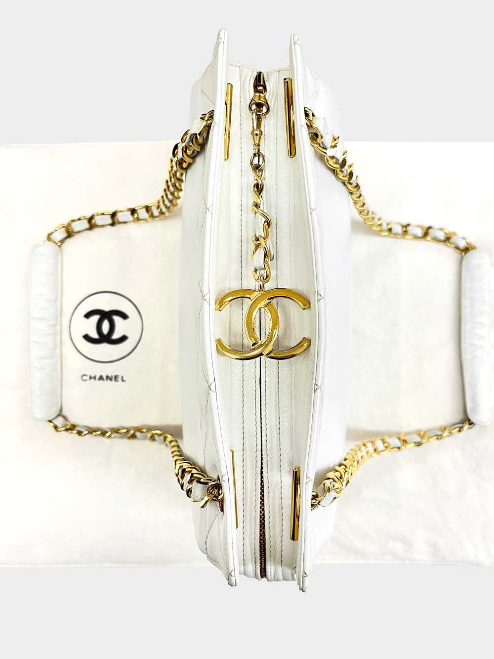 Chanel 1990 White Quilted Calfskin Shoulder Bag - image 4
