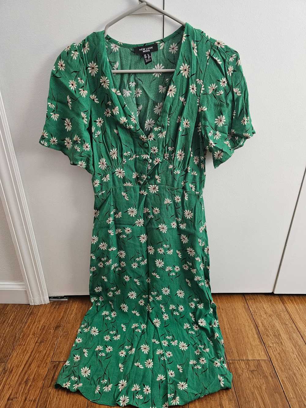 New Look Petite Green floral midi dress - image 3