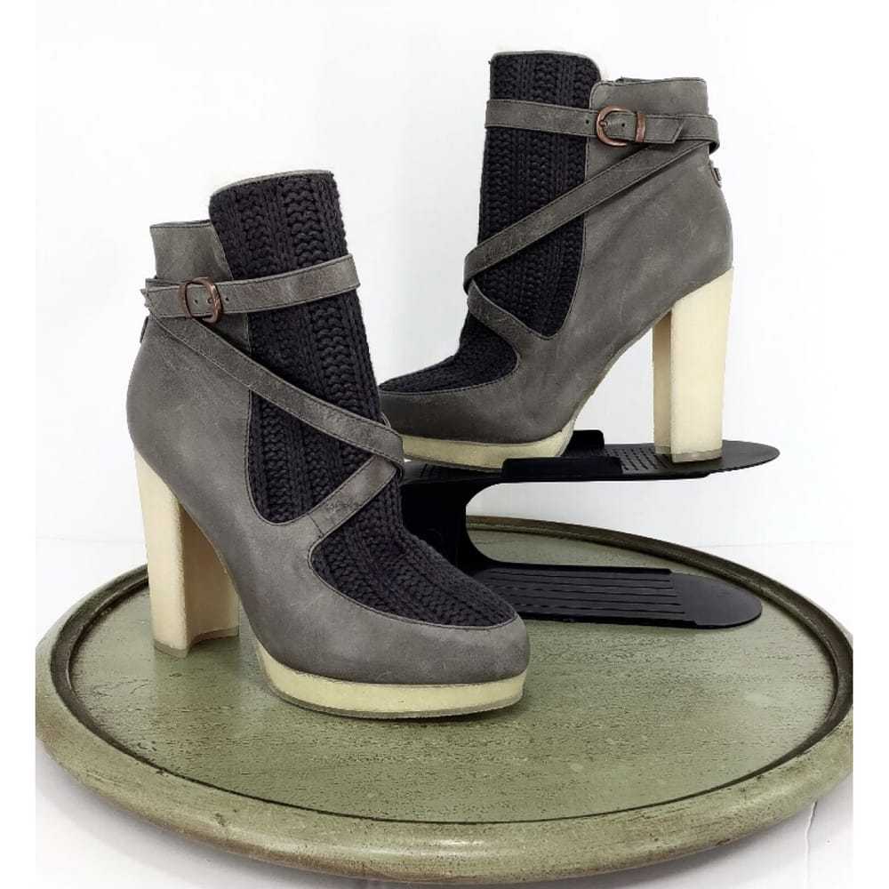 Australia Luxe Shearling snow boots - image 2