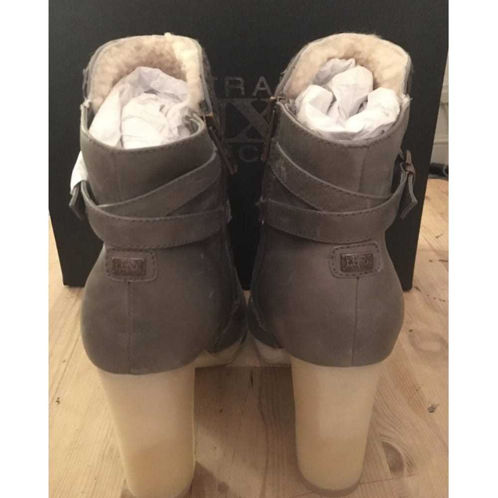 Australia Luxe Shearling snow boots - image 5