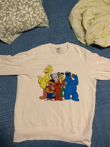 https://img.gem.app/866975141/1t/1699290735/kaws-kaws-x-sesame-street-long-sleeve.jpg