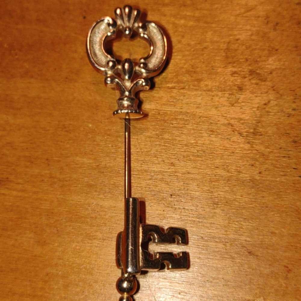 Vintage Avon Vintage Skeleton Key Stick pin - image 2