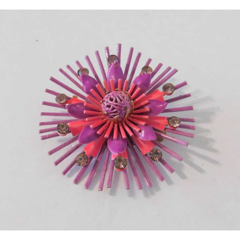 Other Vintage Starburst Pin Pink Purple Flower Cr… - image 2