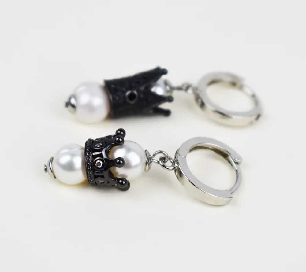 Quirky pearl and crown drop earrings, eye catchin… - image 4